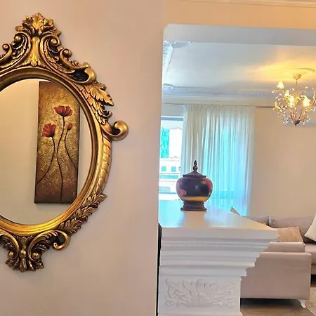Central Modern And Classic Apartment *